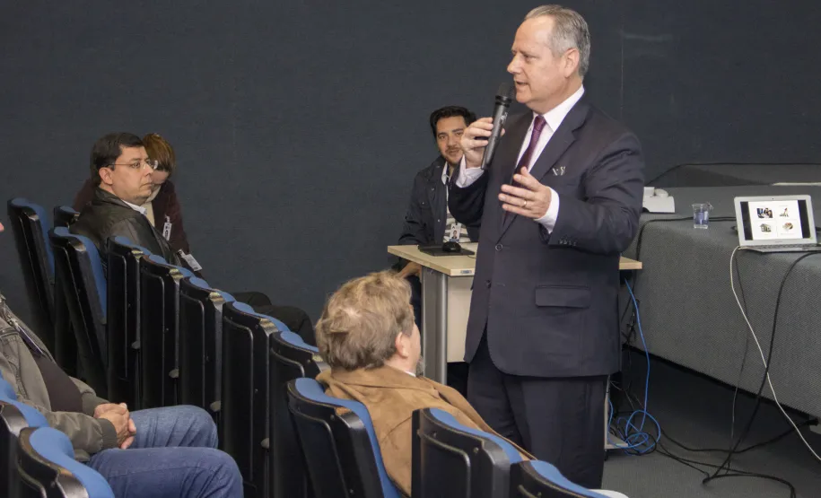 Programa Minha Escolha realiza palestra sobre investimento financeiro