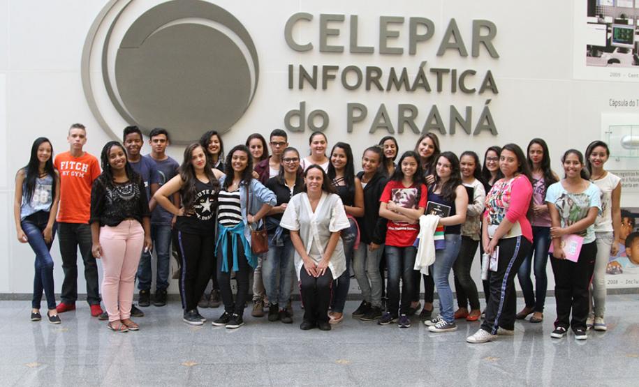 Alunos de Pinhais visitam a Celepar