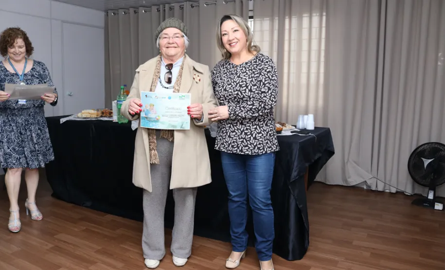 Curso de internet e redes sociais da Celepar atende 20 idosos na Igreja Templo das Águias
