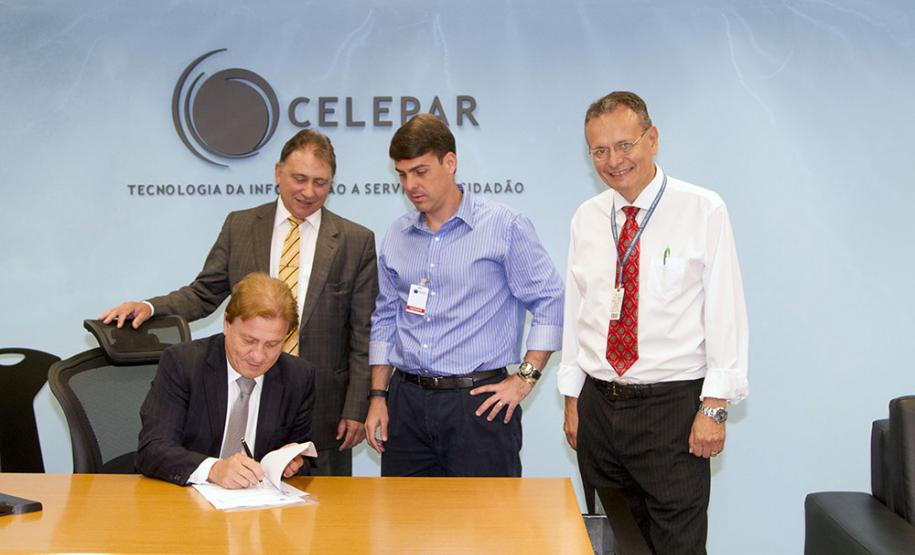 Celepar coordena fórum nacional que discute soluções de tecnologia para governos estaduais Celepar e Prodeb assinam termo de cooperação técnica
