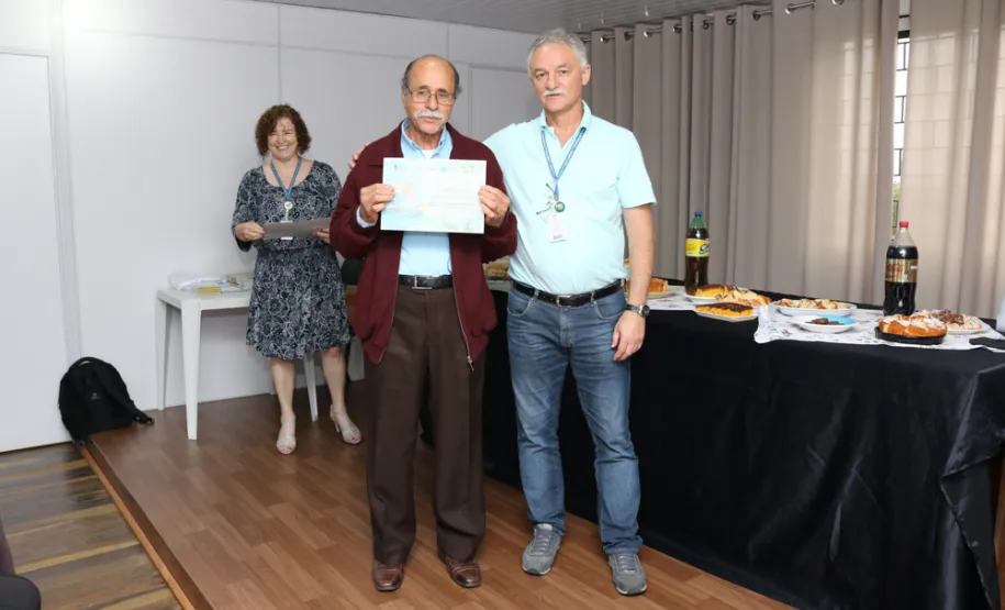 Curso de internet e redes sociais da Celepar atende 20 idosos na Igreja Templo das Águias
