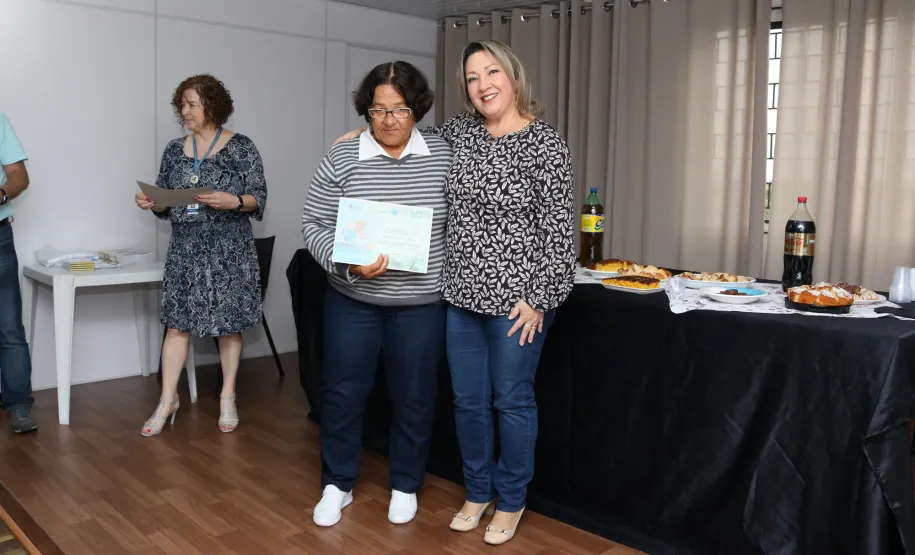 Curso de internet e redes sociais da Celepar atende 20 idosos na Igreja Templo das Águias