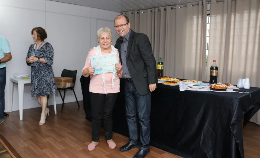 Curso de internet e redes sociais da Celepar atende 20 idosos na Igreja Templo das Águias