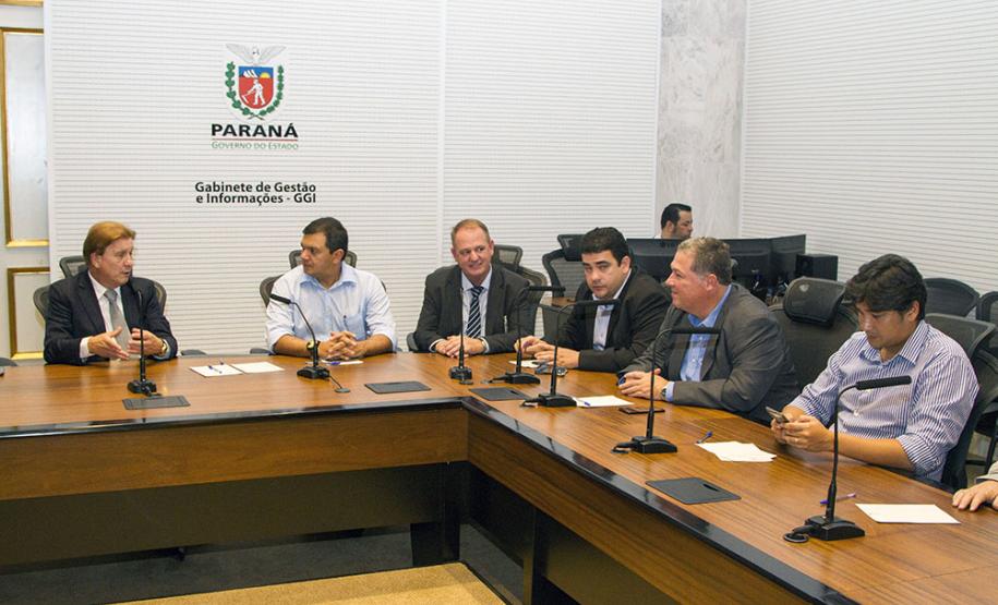 Secretário Valdir Rossoni recebe representantes da Abep