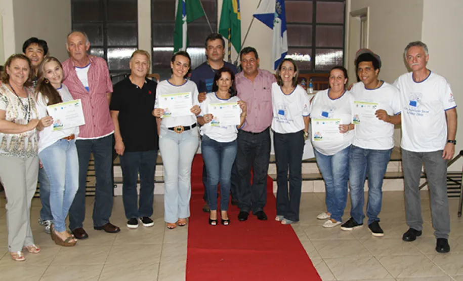 Entrega de certificados aos monitores em Nova Esperança