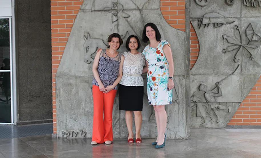Receita Estadual disponibiliza novas modalidades de certidão de débitos na web Agtha Cristina de Nadai (Celepar), Romalina Vargas (CRE), Suzane Aparecida Gambetta Dobjenski (CRE).