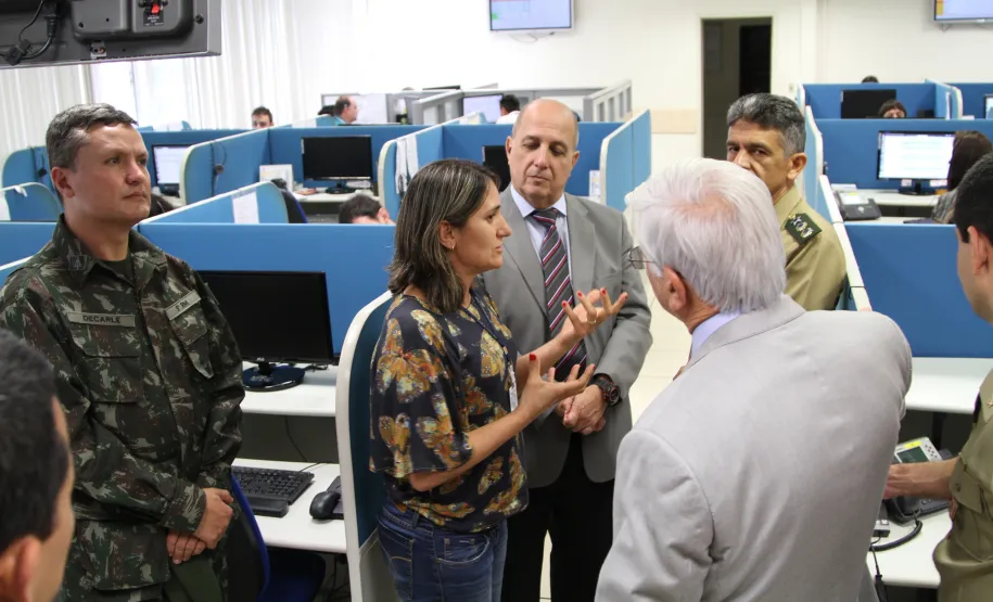 Parceria em gestão de saúde reúne Exército e Celepar Divisão Central de Atendimento da Celepar (DICAC)