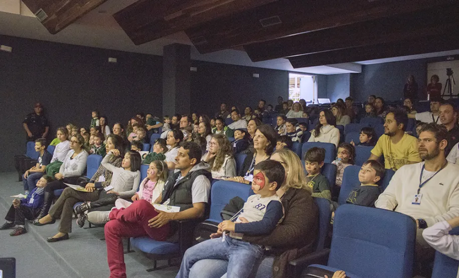 Dia das crianças na Celepar é comemorado com teatro e atividades interativas