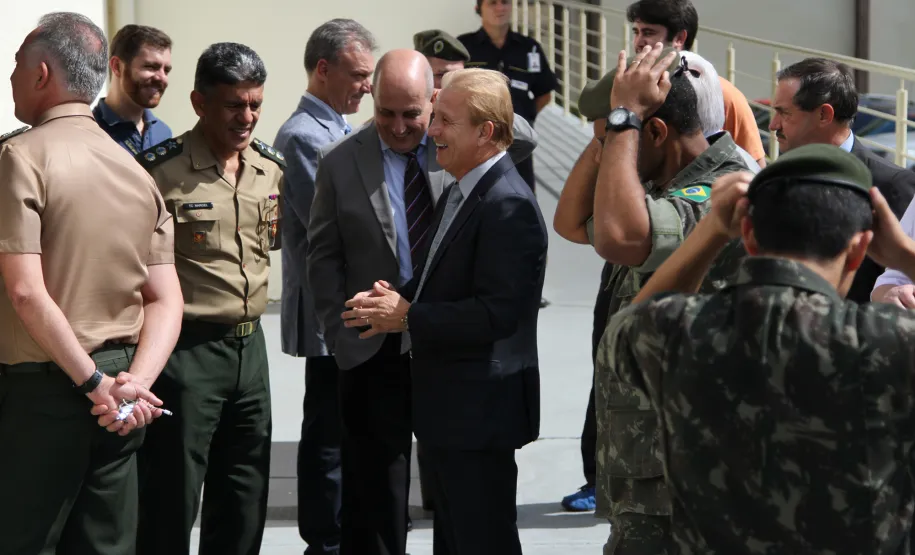 Parceria em gestão de saúde reúne Exército e Celepar