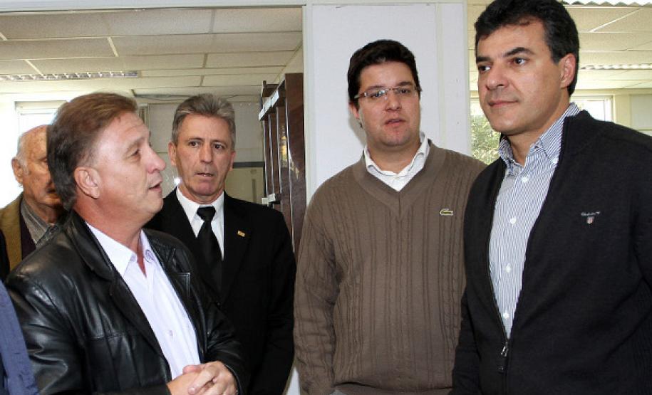 Celepar promove curso de programação de computador no Sudoeste Em junho passado, quando da inauguração da nova sede do Núcleo Regional da Celepar em Pato Branco, o presidente Jacson Carvalho Leite, Guto Silva e o governador Beto Richa trataram da maior atuação da Celepar no interior do Estado, através de cursos de formação e qualificação profissional