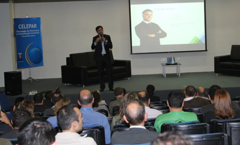 Celepar e Detran realizam evento sobre a utilização da infraestrutura de nuvem privada para prestação de serviços em organizações governamentais x