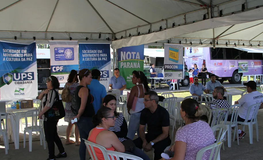 Celepar participa do UPS Cidadania na comunidade do Novo Mundo