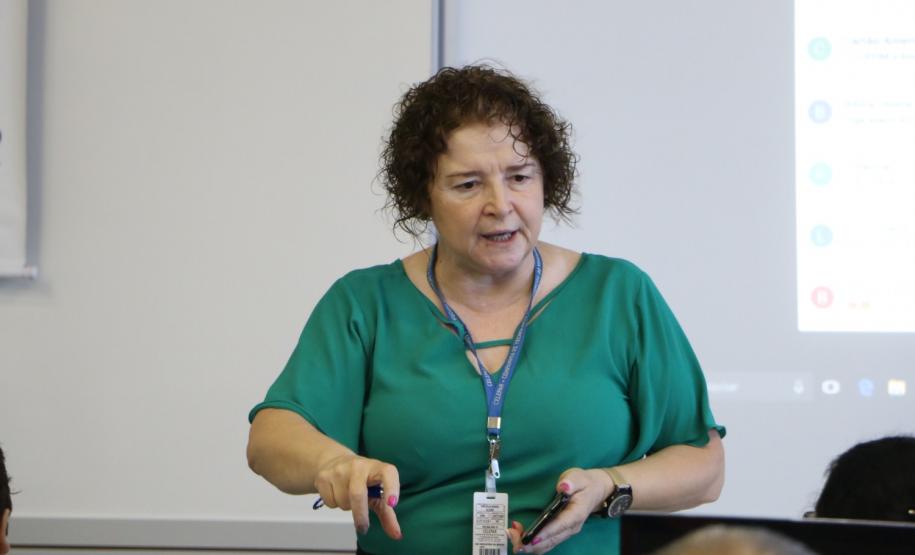 Curso de smartphone na Faculdade Guairacá aproxima terceira idade da tecnologia