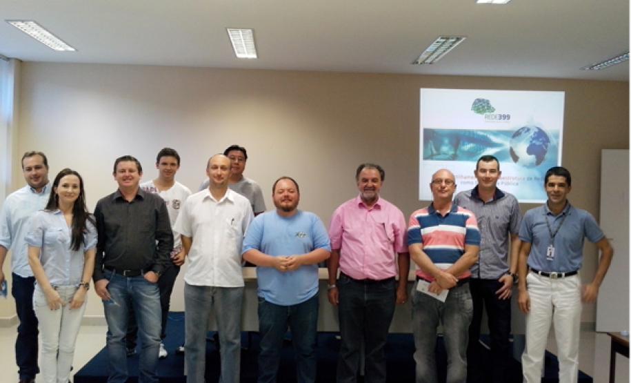 Celepar apresenta projeto da Rede399 para o município de Balsa Nova Participantes:
Diego Ukan de Moraes – Diretor de Informática
Dicezar Perussolo – Secretario de Finanças.
Luiz Claudio Costa – Prefeito Municipal
Dejalma Kochinski – Diretor de Licitação
Sidnei Luiz Melo – Diretor da Câmara Municipal
Heller Joao Pretko – Departamento Jurídico
Lucilene Coltro – Secretaria do Vice-Prefeito
Murilo Jaskievics - Departamento Jurídico
Alessandro Sarnik – Departamento Informática
Marcio Massao Kayano – Diretor de Obras