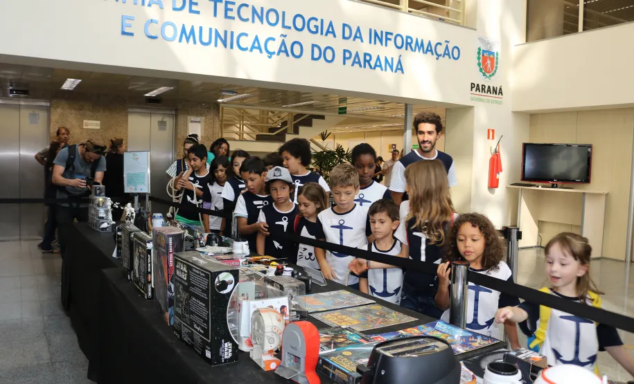Celepar abre suas portas para as crianças o projeto social Formação Endurance