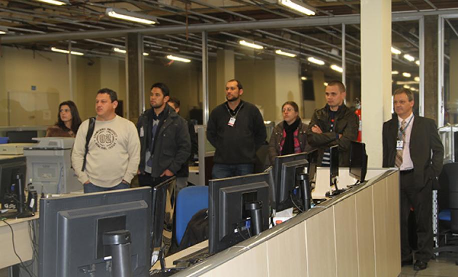 Acadêmicos da Faculdade Estácio de Curitiba visitam a Celepar
