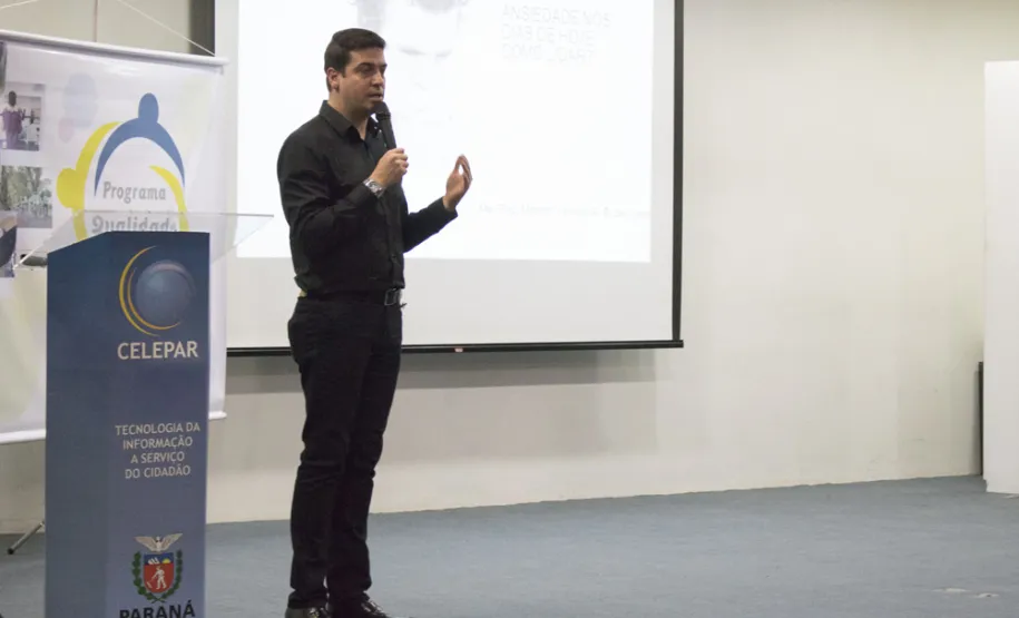 Celepar realiza palestra sobre ansiedade em apoio ao novembro azul