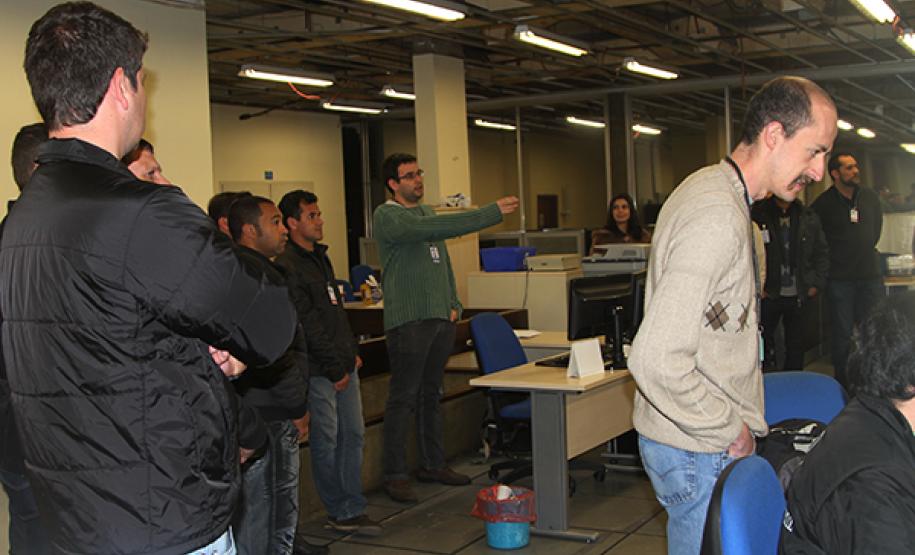 Acadêmicos da Faculdade Estácio de Curitiba visitam a Celepar