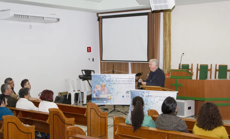 Parceria da Celepar com igrejas Presbiteriana e Batista leva curso à terceira idade