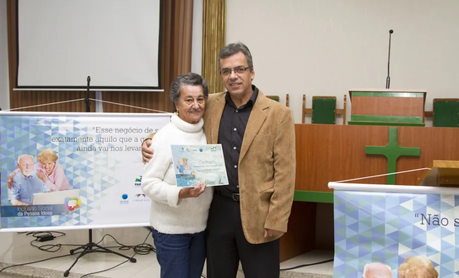 Celepar realiza palestra sobre ansiedade em apoio ao novembro azul