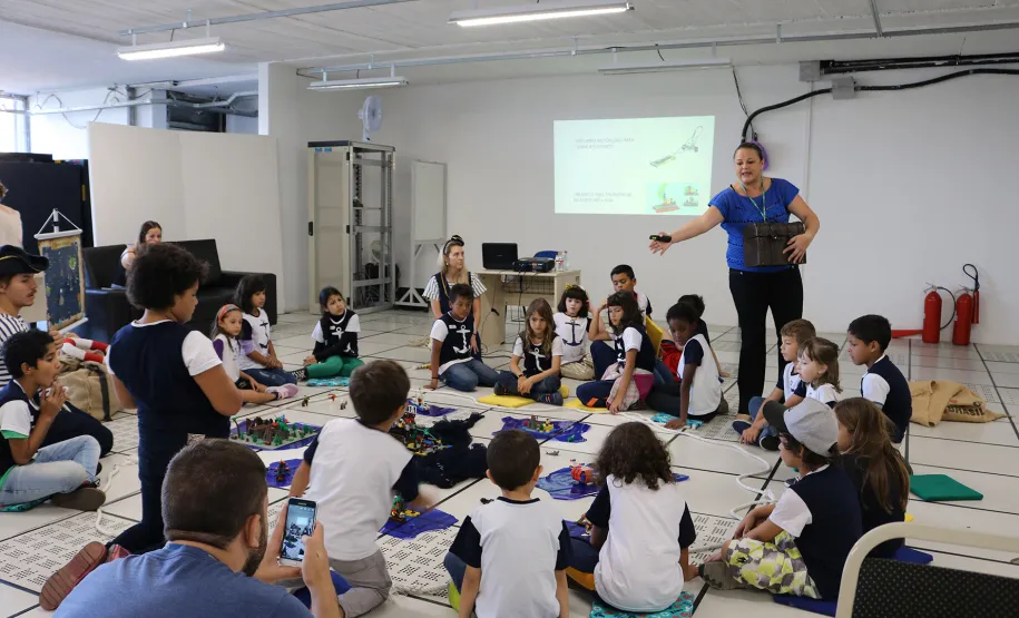 Celepar abre suas portas para as crianças o projeto social Formação Endurance