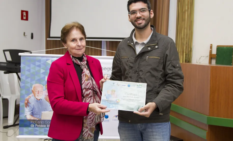 Parceria da Celepar com igrejas Presbiteriana e Batista leva curso à terceira idade