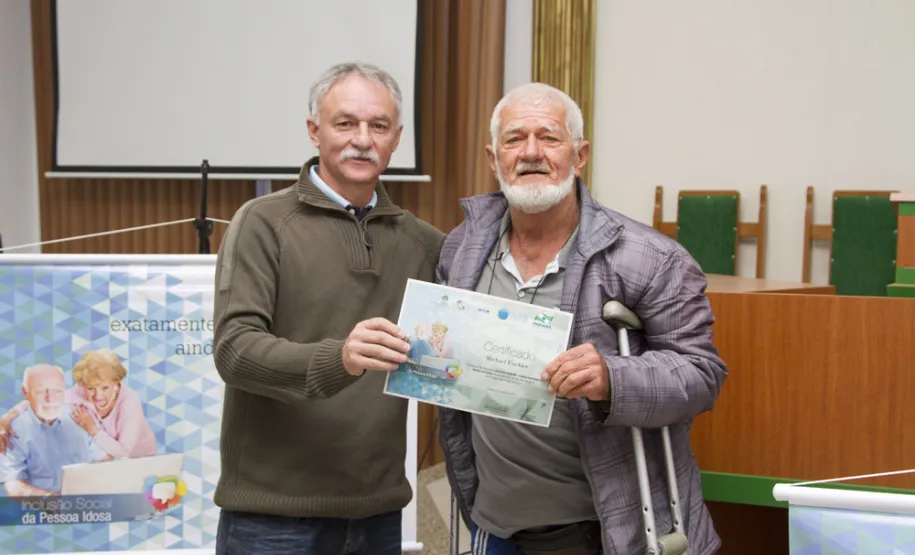 Parceria da Celepar com igrejas Presbiteriana e Batista leva curso à terceira idade
