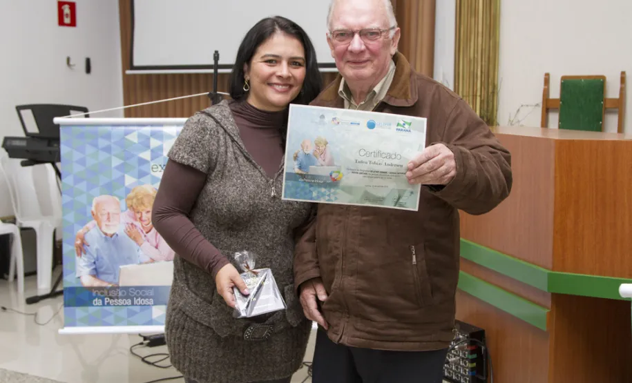 Parceria da Celepar com igrejas Presbiteriana e Batista leva curso à terceira idade