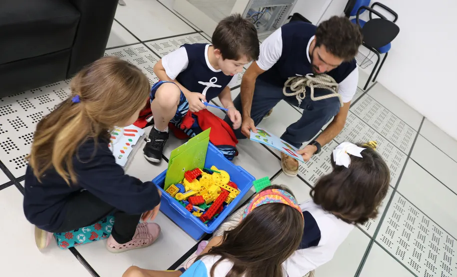 Celepar abre suas portas para as crianças o projeto social Formação Endurance