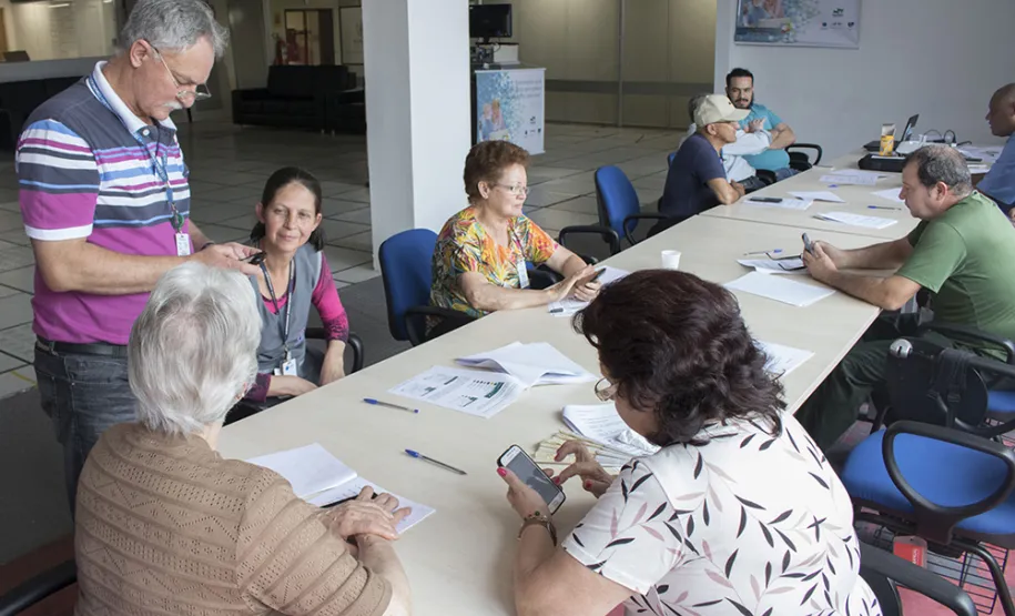 Celepar realiza aula experimental do programa Celepar Cidadã - Inclusão Social da Pessoa Idosa voltado a utilização de smartphones