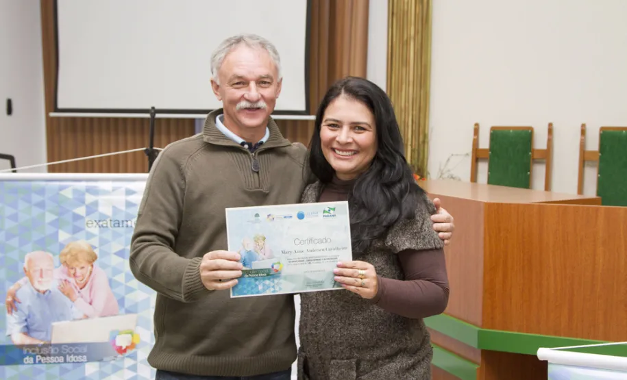 Parceria da Celepar com igrejas Presbiteriana e Batista leva curso à terceira idade
