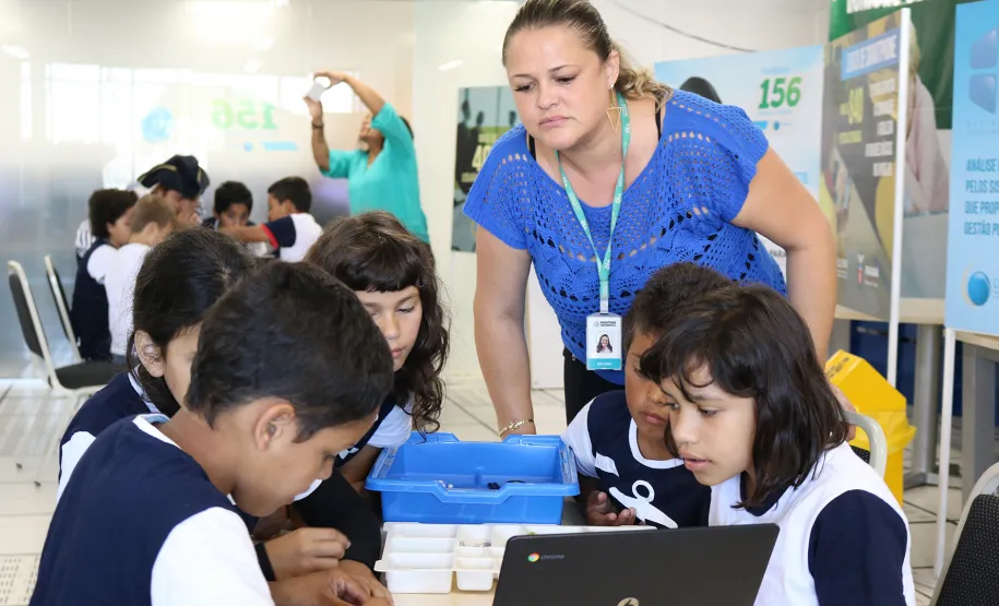 Celepar abre suas portas para as crianças o projeto social Formação Endurance