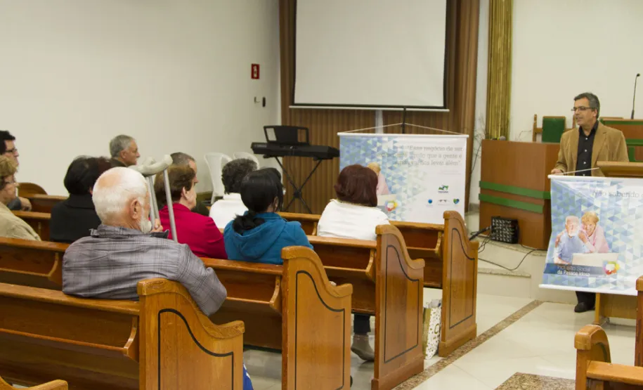 Parceria da Celepar com igrejas Presbiteriana e Batista leva curso à terceira idade Pastor Elizeu Eduardo Souza, da Igreja Presbiteriana