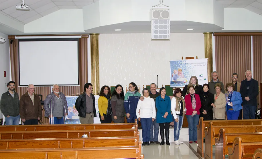 Parceria da Celepar com igrejas Presbiteriana e Batista leva curso à terceira idade