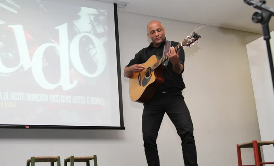 Alunos da rede estadual prestigiam peça de teatro na Celepar