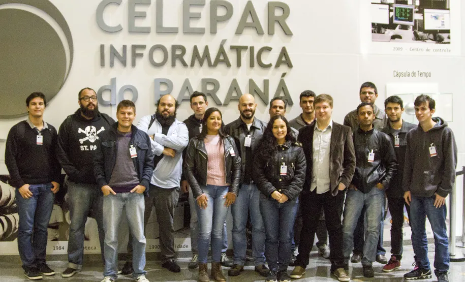 Alunos da UTFPR realizam visita técnica na Celepar