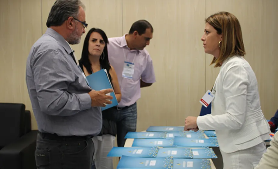 Governo e prefeitos assinam protocolo para implantar o Rede399