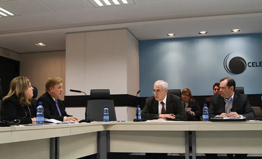 Presidente do Cosit, secretário Edson Casagrande vê avanços no uso de soluções de TIC pelo Governo do Estado Reunião do COSIT na Celepar