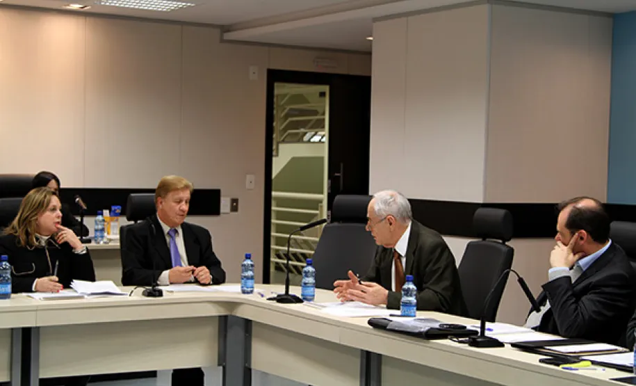 Presidente do Cosit, secretário Edson Casagrande vê avanços no uso de soluções de TIC pelo Governo do Estado Reunião do COSIT na Celepar