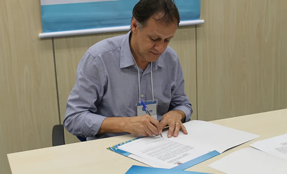 Governo e prefeitos assinam protocolo para implantar o Rede399