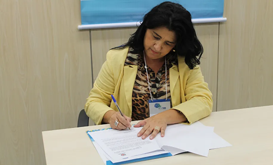 Governo e prefeitos assinam protocolo para implantar o Rede399