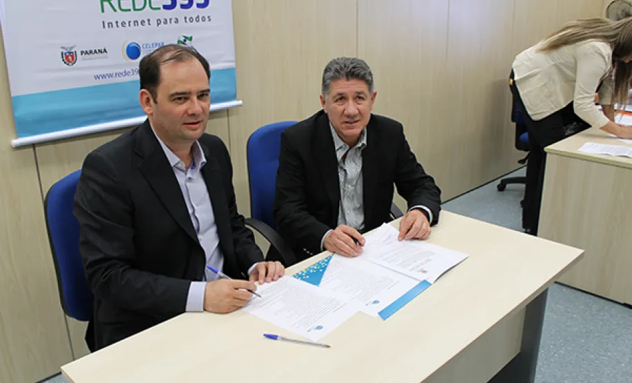 Governo e prefeitos assinam protocolo para implantar o Rede399