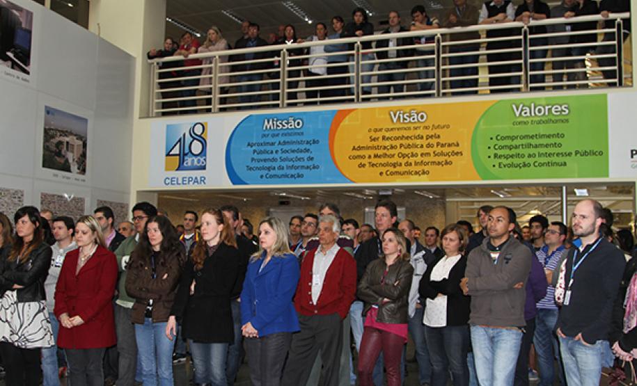 Sucesso da operação do moving é comemorado com culto ecumênico na Celepar Empregados da Celepar participam do culto ecumênico