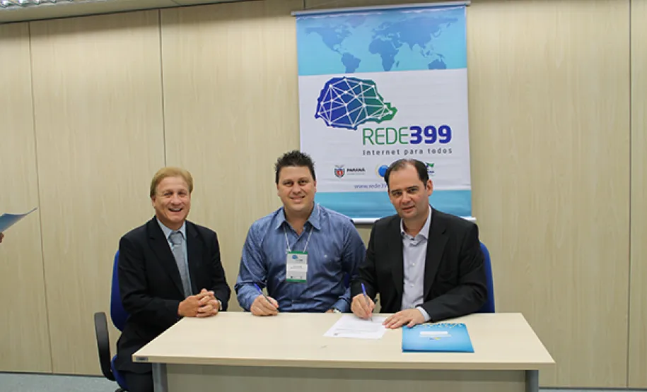 Governo e prefeitos assinam protocolo para implantar o Rede399