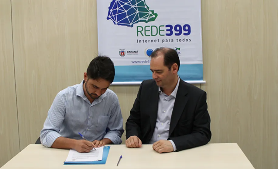 Governo e prefeitos assinam protocolo para implantar o Rede399
