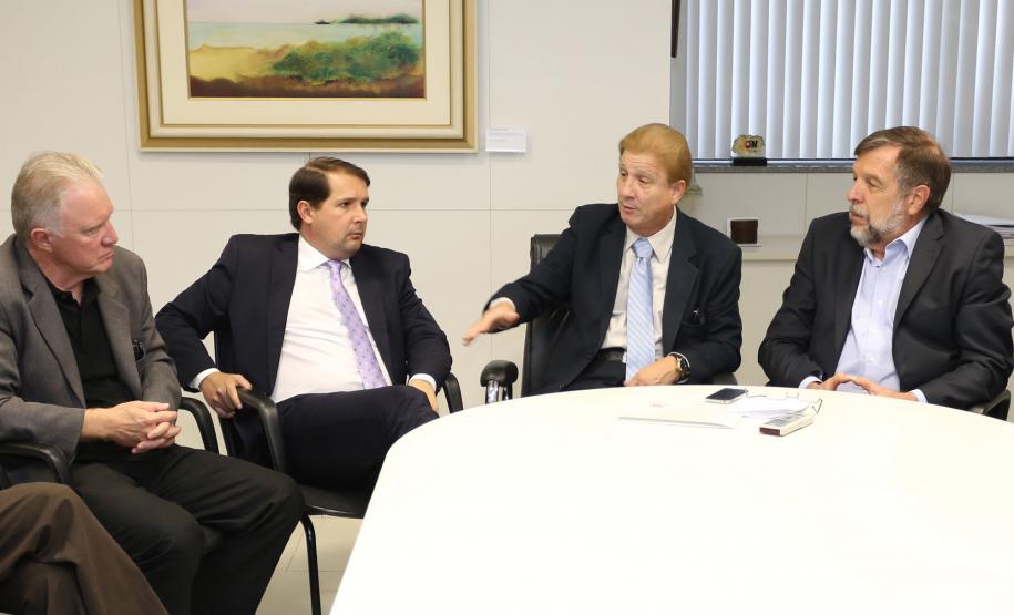 A Secretaria para Assuntos Estratégicos e a Companhia de Informática e Comunicação do Estado do Paraná (Celepar) vão unificar suas ações voltadas à inclusão digital.Curitiba, 16/03/2016.Foto: José Fernando Ogura/SEAE