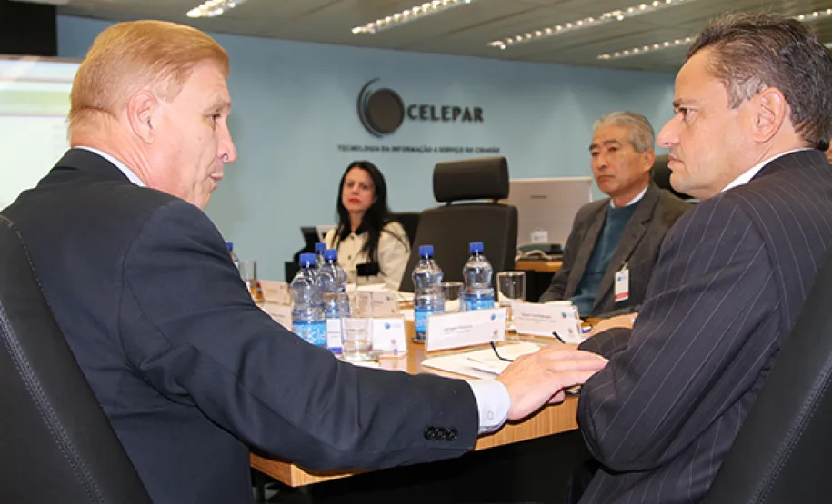 Secretária para Assuntos Estratégicos eleita presidente do Conselho de Administração da Celepar A Assembleia Geral dos Acionistas foi presidida pelo procurador-geral do Estado, Ubirajara Gasparin (dir). O presidente Jacson Carvalho Leite (esq) participou da reunião dos acionistas