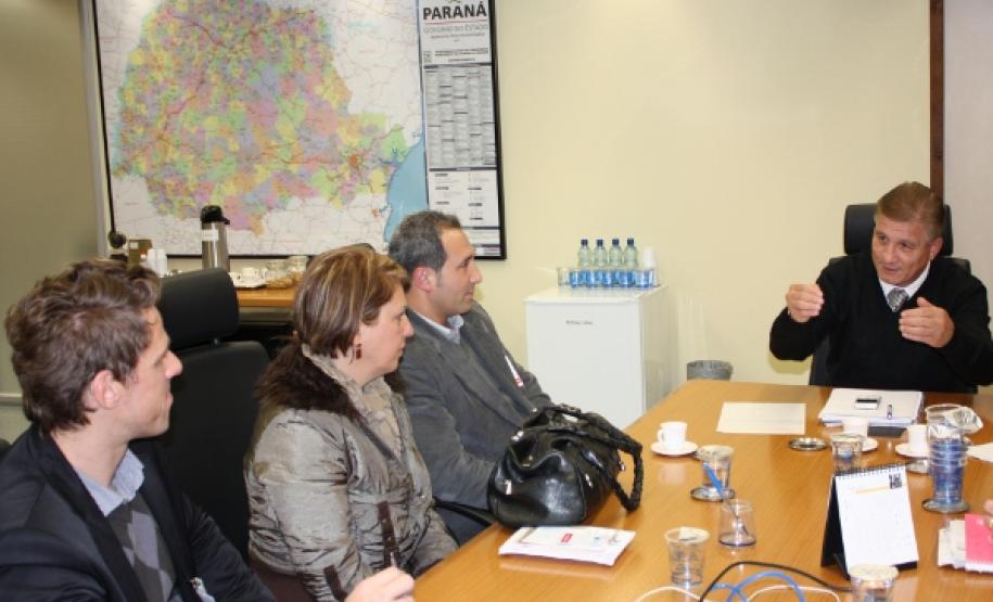 Lançamento de livro digital da artista Yara Sarmento marca a inauguração de novo espaço cultural na Celepar Na palestra, Yara Sarmento faz relato de suas experiências na televisão e no teatro