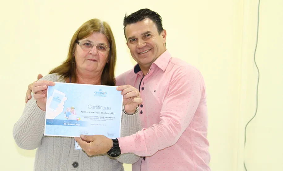 Curso básico de smartphone para idosos promove inclusão de 19 alunos no bairro Boqueirão