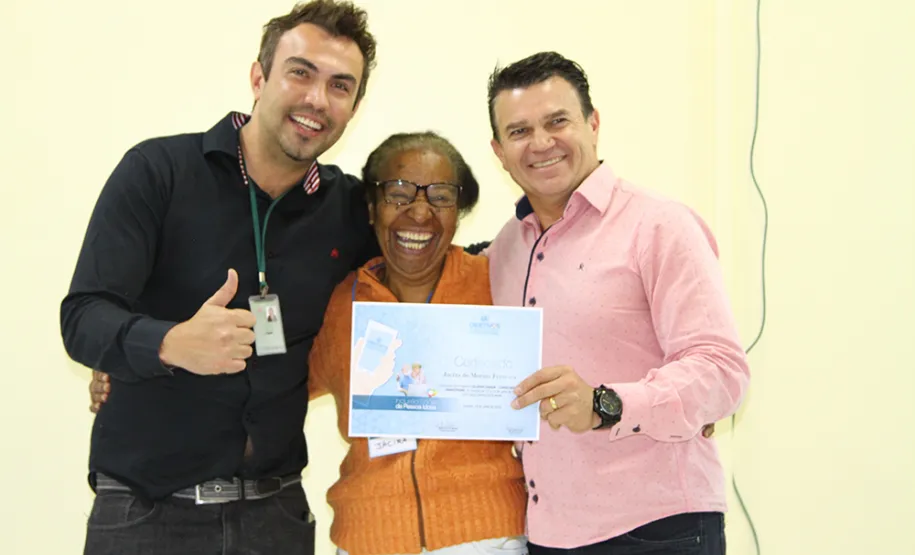 Curso básico de smartphone para idosos promove inclusão de 19 alunos no bairro Boqueirão
